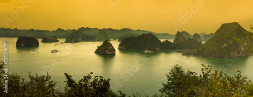 Cuadro en lienzo Ha Long Bay panorama