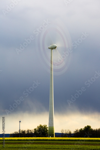 Obraz na płótnie Wind turbine turning w salonie