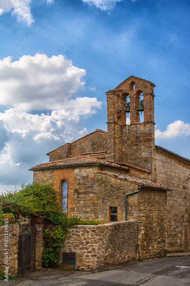 Mediterrane Kapelle in Volterra