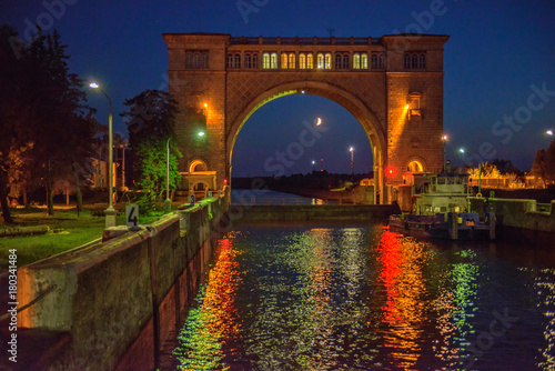 Canvas Print Gateway on Moscow Canal, Russia
