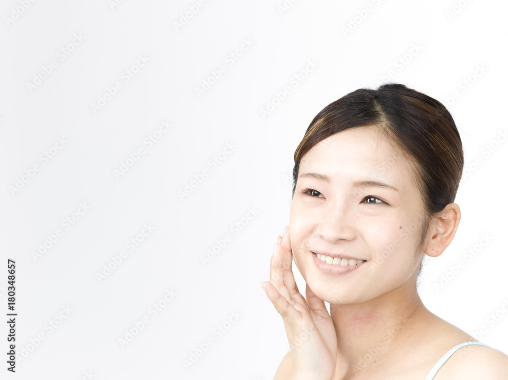 肌を触る女性 肌を触る女性