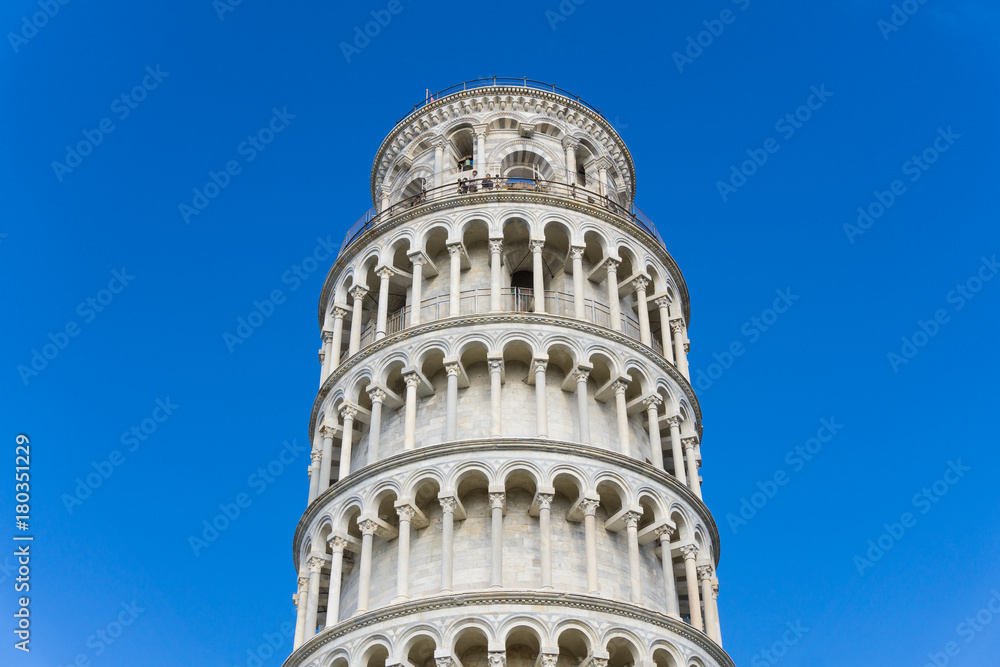 Campo dei Miracoli: Torre di Pisa di 3 quarti superiore