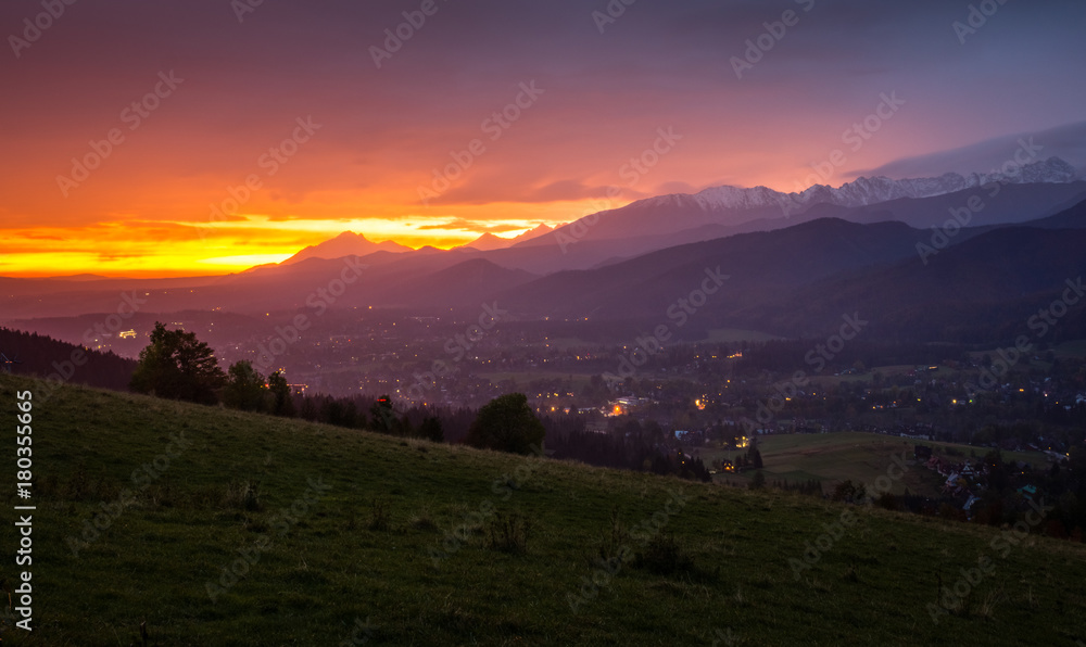 Obraz premium Dawn over Zakopane in Tatra mountains from Koscielisko, Poland