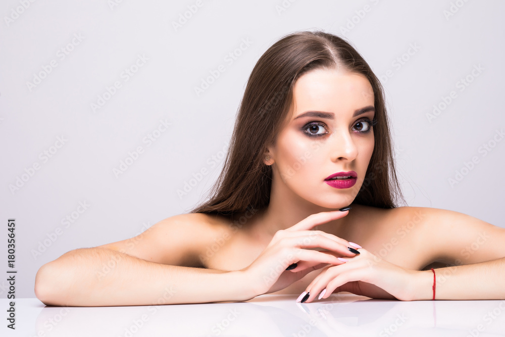 Glamour portrait of beautiful woman model with fresh daily makeup and romantic wavy hairstyle. Fashion shiny highlighter on skin, sexy gloss lips make-up and dark eyebrows Glamour portrait of beautiful woman model with fresh daily makeup and romantic wavy hairstyle. Fashion shiny highlighter on skin, sexy gloss lips make-up and dark eyebrows