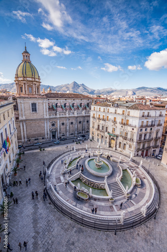 Piazza Pretoria e fontana viste dall'alto, città di Palermo IT