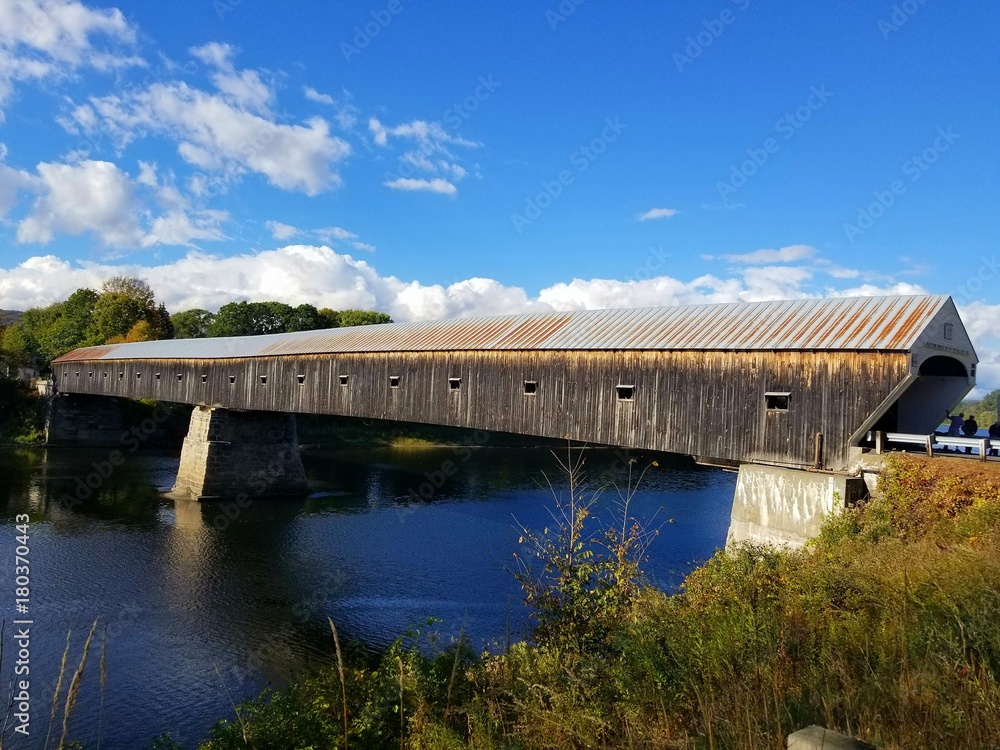 Fototapeta premium Vermont covered bridge