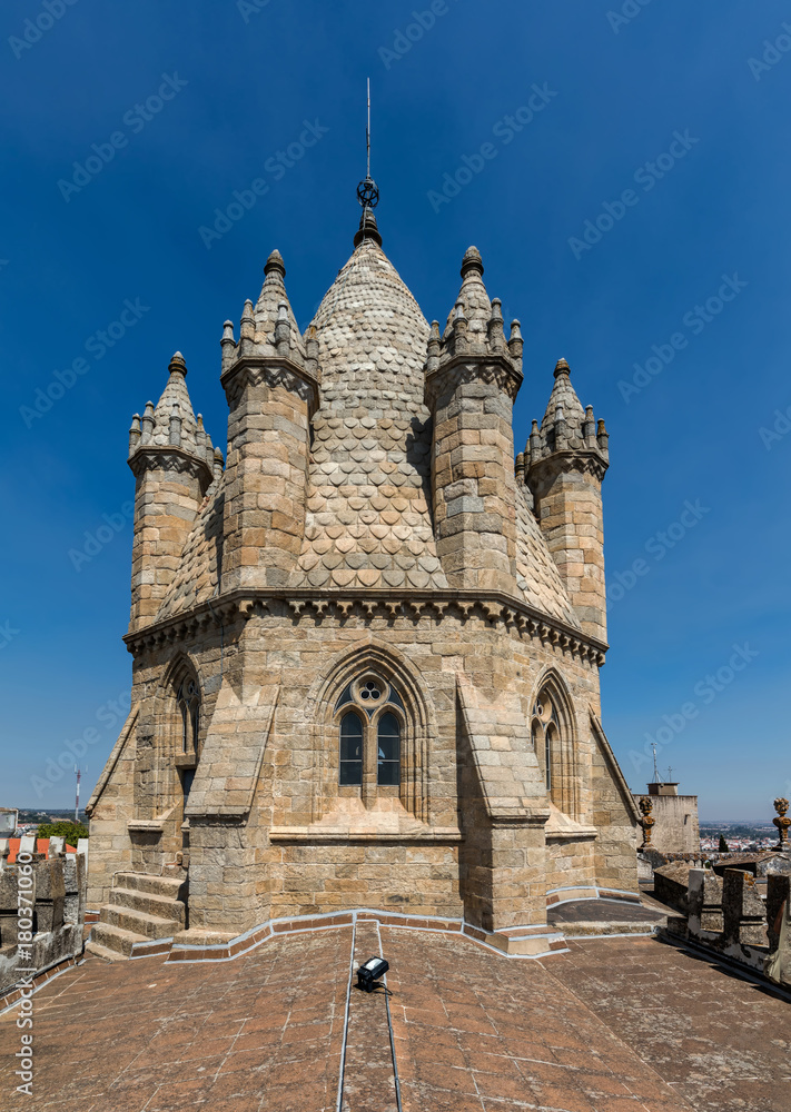 Tower of the Se Cathedral in Evora, Portugal. The spire of the cathedral's tower is surrounded by six turrets, and each turret is a miniature copy of the tower itself. Tower of the Se Cathedral in Evora, Portugal. The spire of the cathedral's tower is surrounded by six turrets, and each turret is a miniature copy of the tower itself.