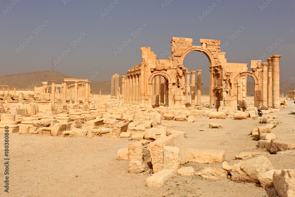 Arch of Triumph.Ruins of the ancient city of Palmyra on syrian desert (shortly before the war)