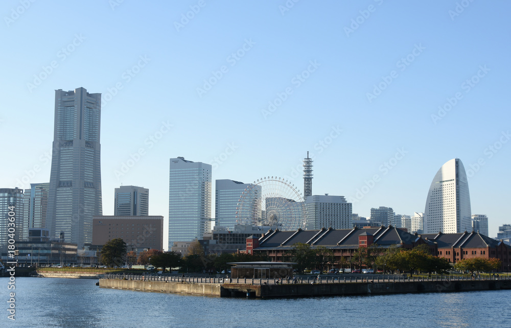  日本・横浜の都市風景「横浜みなとみらい２１などを望む」