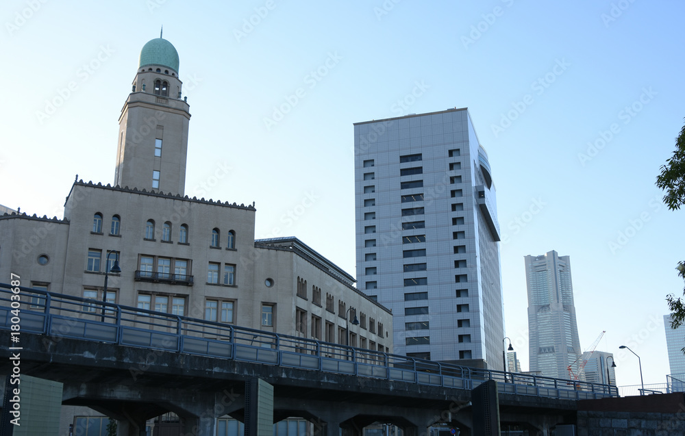   日本・横浜の都市景観「ビル群などを望む」
