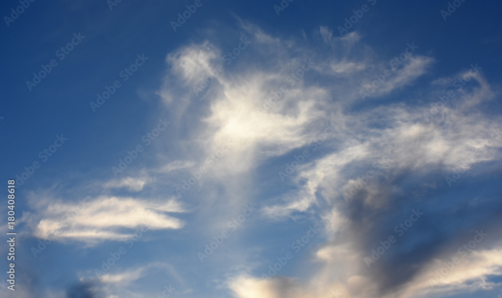 青空と雲「空想・雲のモンスターたち」(入り乱れる、蠢く、縦横無尽になどのイメージ) 青空と雲「空想・雲のモンスターたち」(入り乱れる、蠢く、縦横無尽になどのイメージ)