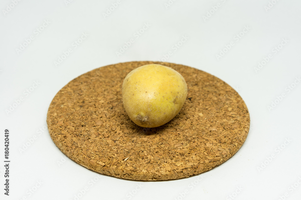 Fototapeta premium single patato isolated on cork with white background