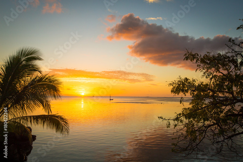 Fototapeta Naklejka Na Ścianę i Meble -  Bora Bora au coucher de soleil