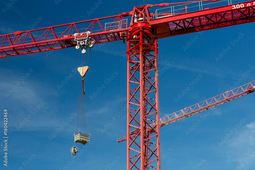 roter Kran Baustelle  Baumaschine