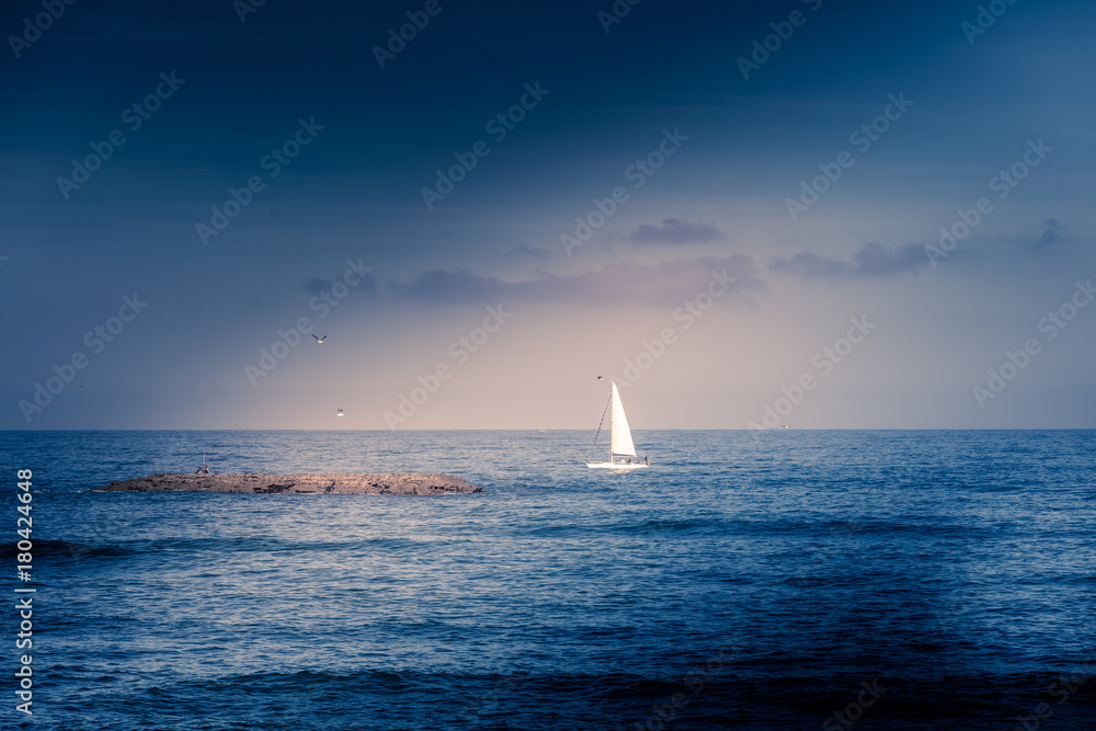 Obraz premium bateau dans l' océan 