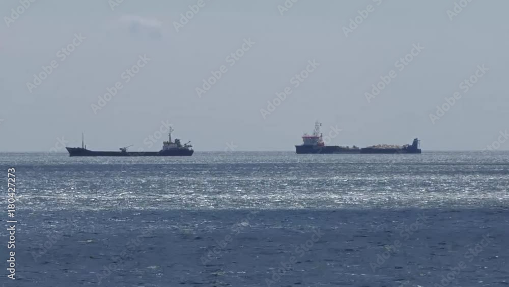 Öltanker vor der Küste Istriens Öltanker vor der Küste Istriens