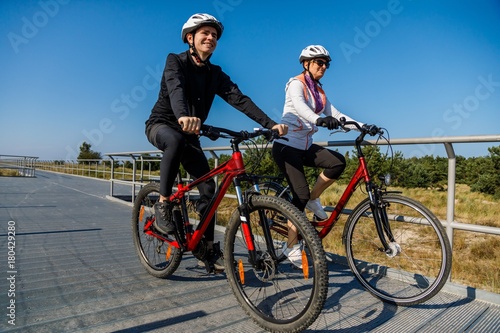 Fototapeta Naklejka Na Ścianę i Meble -  Healthy lifestyle - people riding bicycles