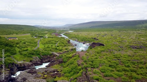 Island Barnafossar und Hraunfossar Wasserfall