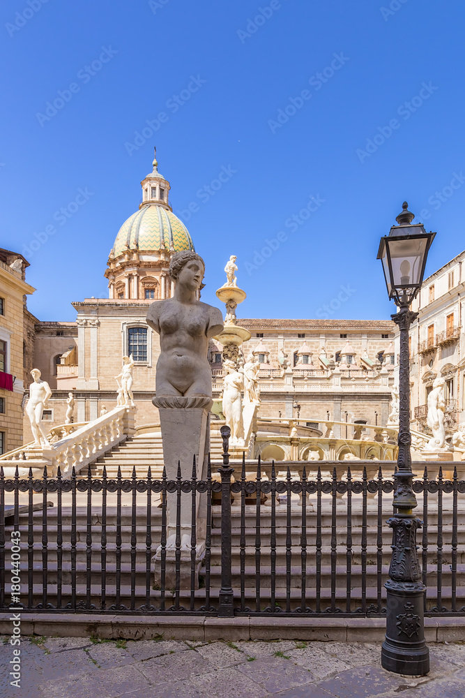 Obraz premium Palermo, Sicily, Italy. Sculpture fountain of Shame, 1554