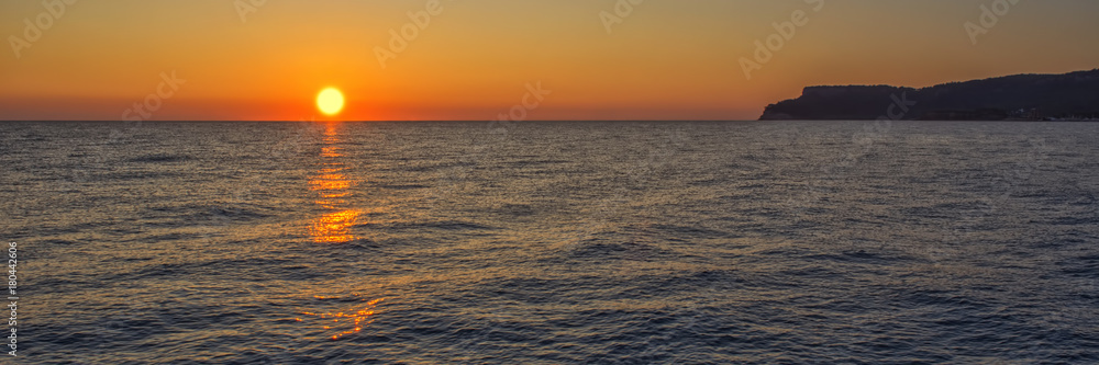 Obraz premium Golden sunrise at Mediterranean Sea - Kemer, Turkey