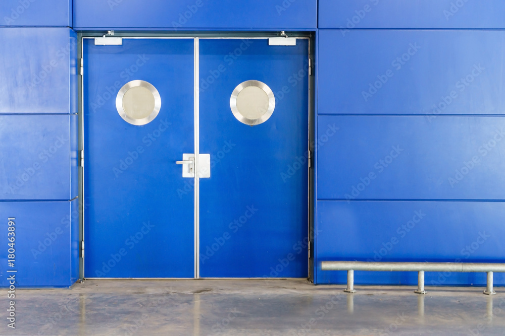 Naklejka premium blue double door interior view of a room