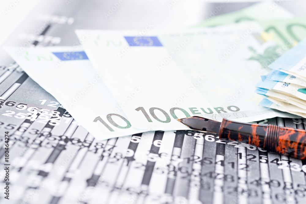 Fototapeta premium Financing graphics with money