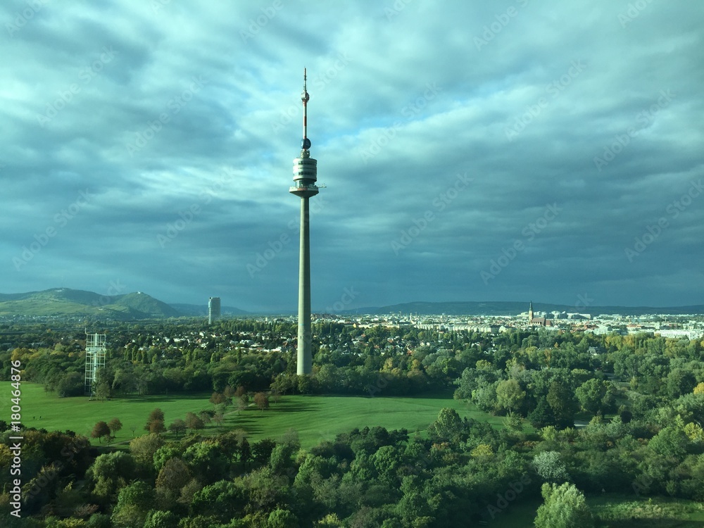 Naklejka premium Turm im Park