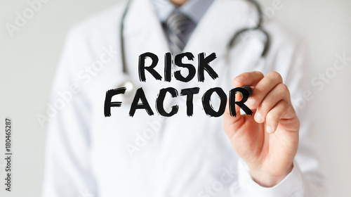 Valokuva Doctor writing word Risk Factor with marker, Medical concept