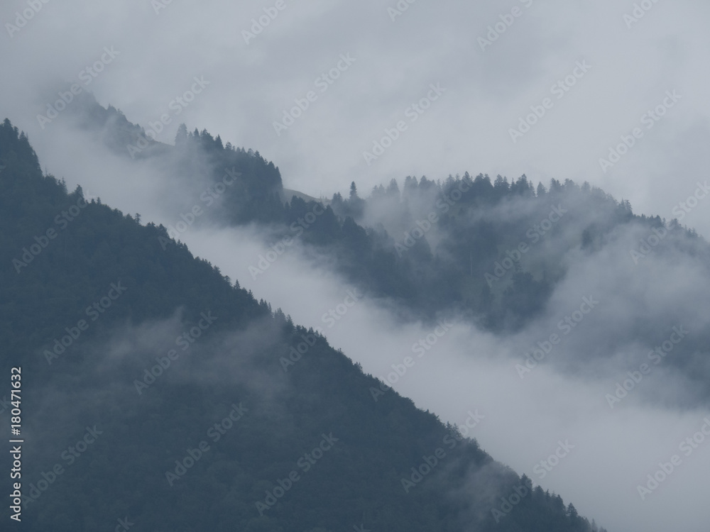 Berge im Nebel
