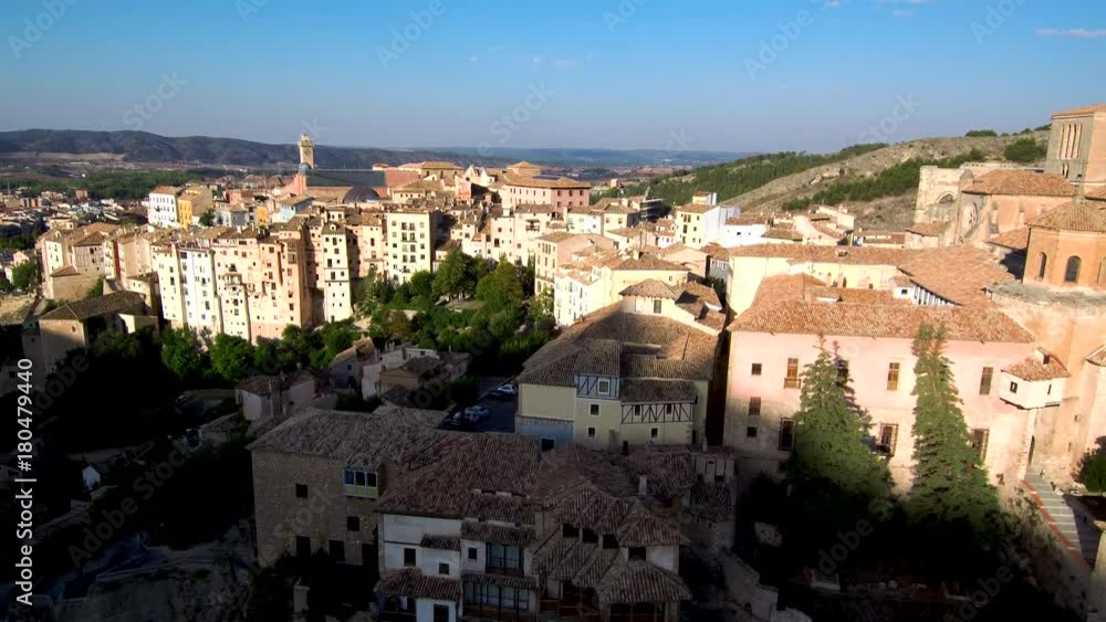 Cuenca desde el aire. La ciudad Patrimonio de la Humanidad de Cuenca (Castilla Mancha, España) es una villa medieval fortificada. Cuenca desde el aire. La ciudad Patrimonio de la Humanidad de Cuenca (Castilla Mancha, España) es una villa medieval fortificada.