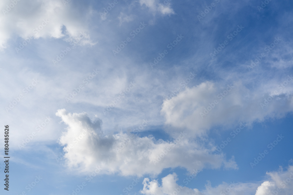 Obraz premium Blue sky with white clouds