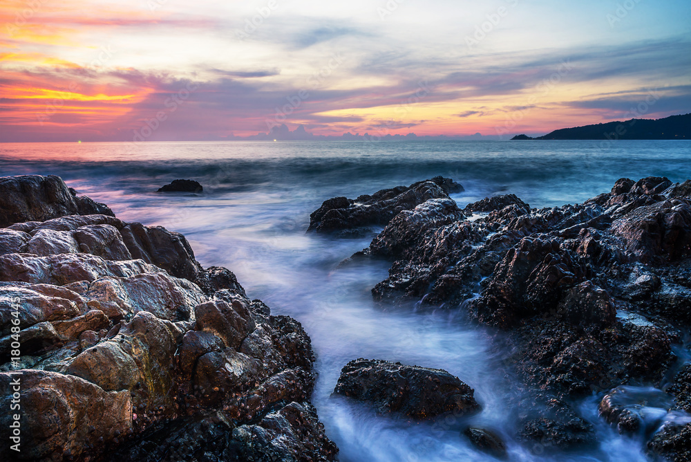 Obraz premium Sea sunset or sunrise with colorful of sky and cloud in twilight