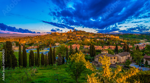 Billede på lærred Tall towers in the medieval village of San Gimignano, region of Tuscany, Italy