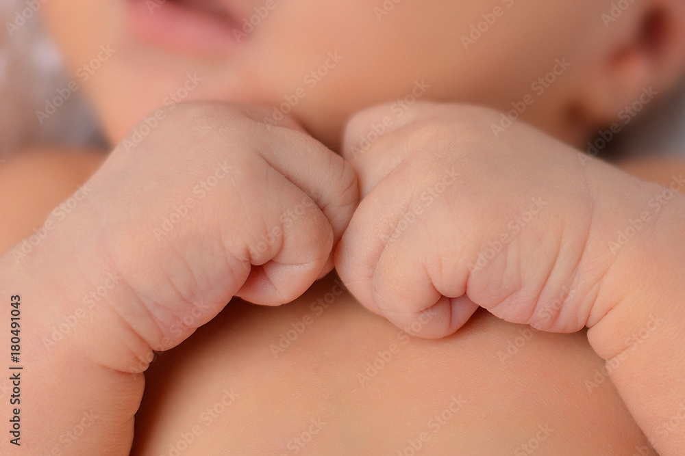 Tiny newborn's hands first days Tiny newborn's hands first days