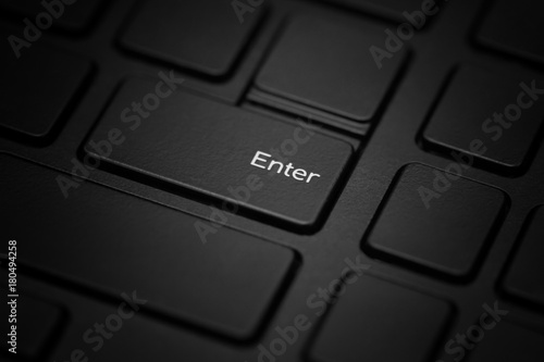 Φωτογραφία The enter key on a black laptop is close-up.