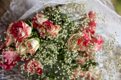 Colorful bridal bouquet © roggozub