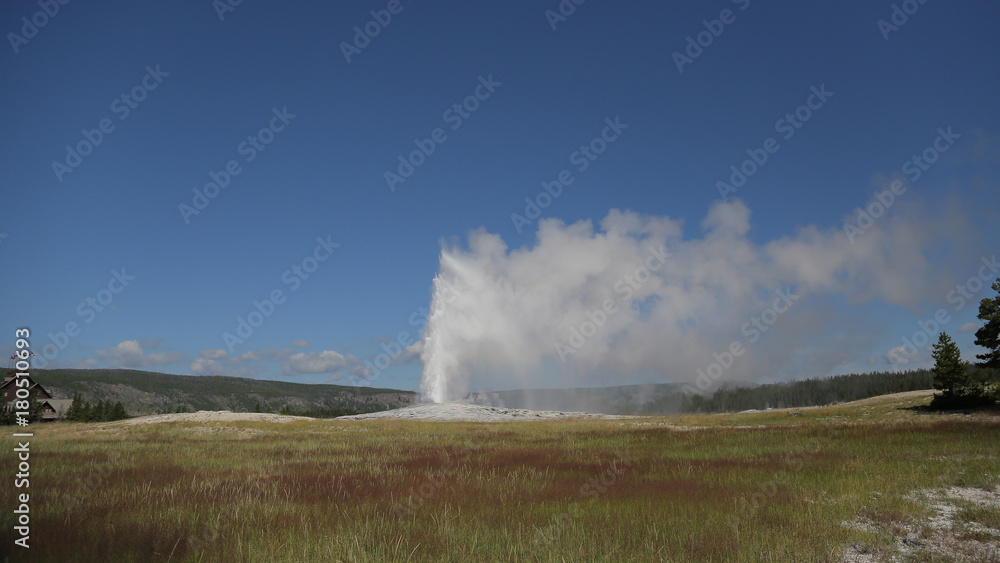 Géiser El Viejo Fiel, Parque Nacional Yellowstone, USA