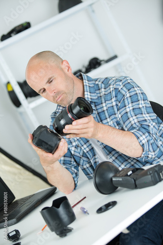 professional photographer showing how to use camera gear