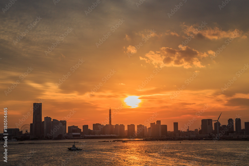 横浜市鶴見区大黒町から夕焼けのみなとみらいと富士山 横浜市鶴見区大黒町から夕焼けのみなとみらいと富士山