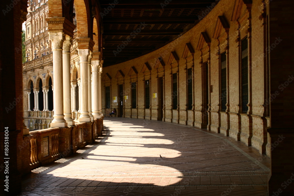 Plaza España de Sevilla, Andalucia. La Plaza es un conjunto arquitectónico enclavado en el Parque de María Luisa y fue proyectado por el arquitecto Aníbal González