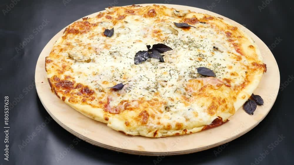 Cheese pizza with basil Cheese pizza with basil