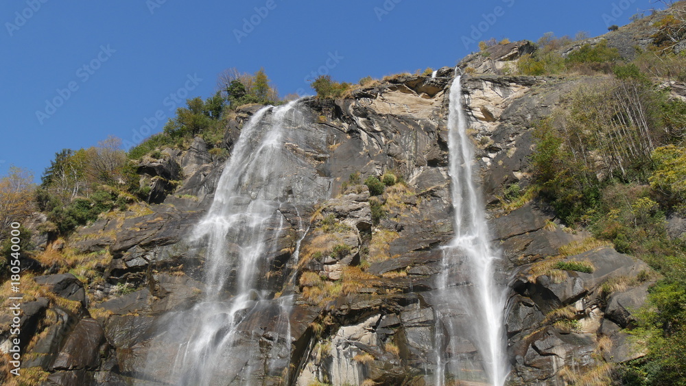 Fototapeta premium Grande cascata duplice