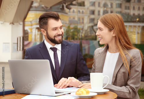 Young marketing managers wo...