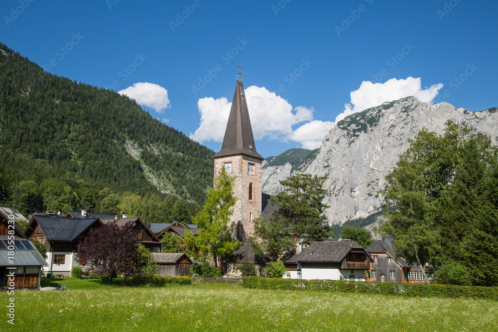 Der idyllische Ort Altaussee in den Alpen