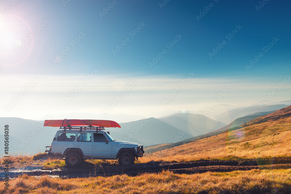 Fototapeta premium SUV car on a mountain trail