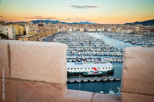 Marseille - vieux port au coucher du soleil