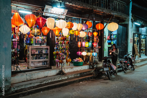 Hoi-An Vietnam, bij nacht photo