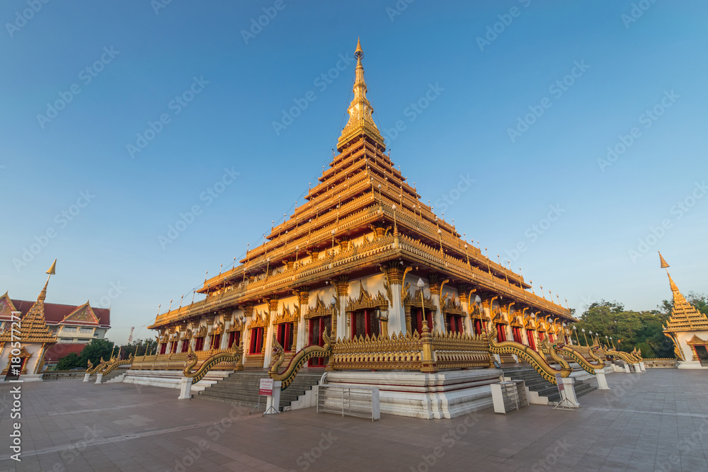 Naklejka premium Phra Mahathat Kaen Nakhon, Wat nong wang Khon Kaen