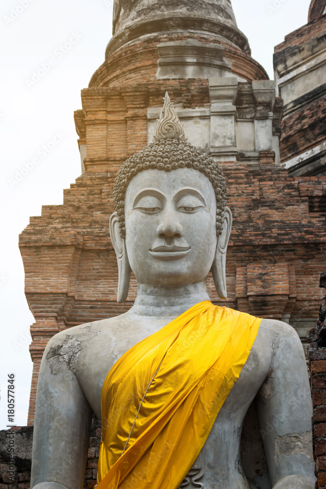 Old Buddha statue Old Buddha statue