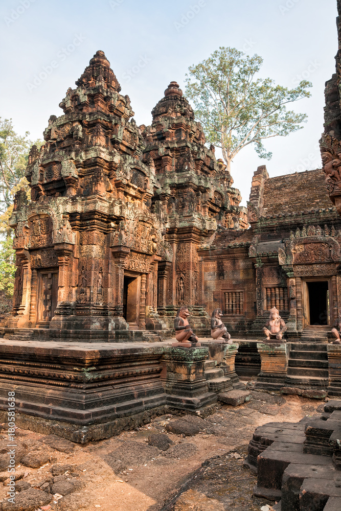 Naklejka premium Cambodian temple